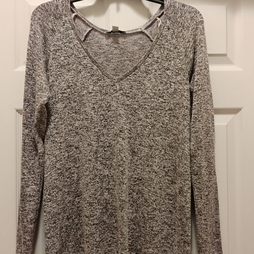 American Eagle Outfitters Women's Gray Knit V Neck Sweater Size S